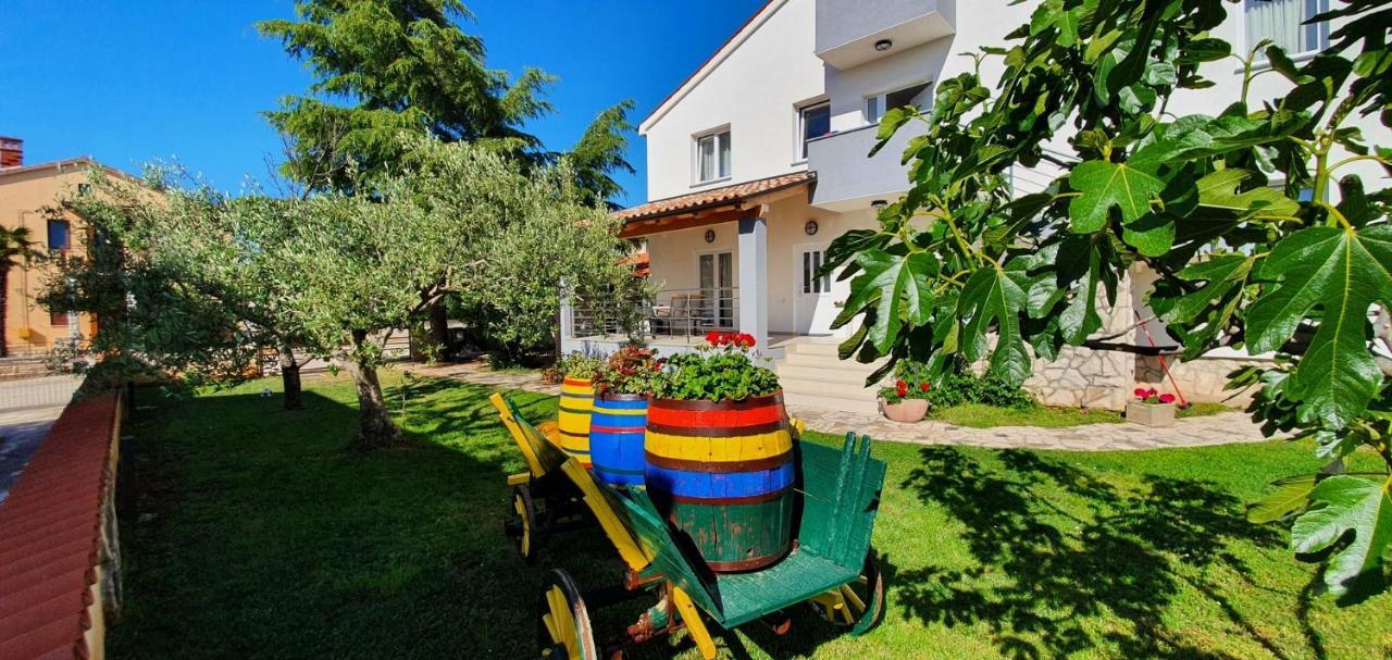 Nevija Apartment Peroj Exterior foto